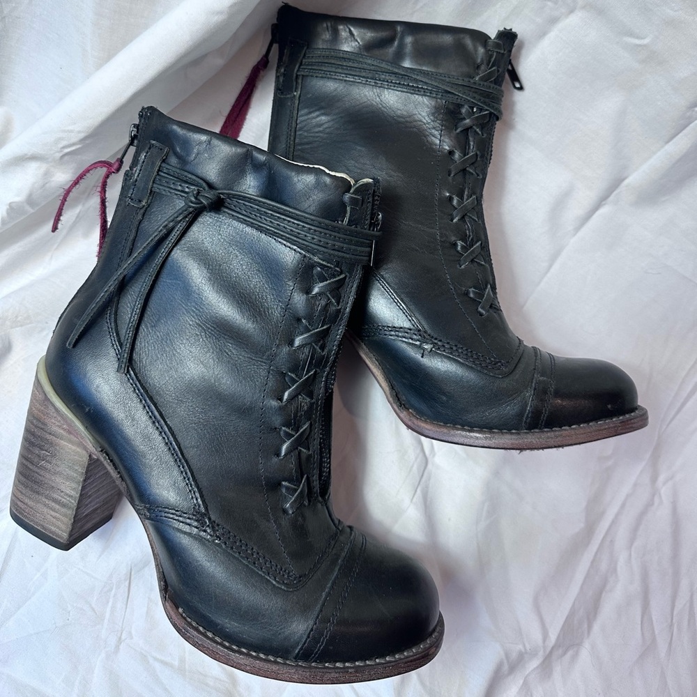 FREEBIRD By Steven Bailey Black Leather Distressed Ankle Bootie Size 10 Lace Up